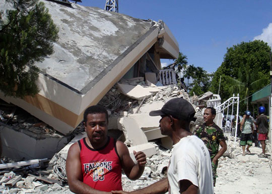 印尼苏拉威西省发生77级地震,电力和通信中断致使救援受阻